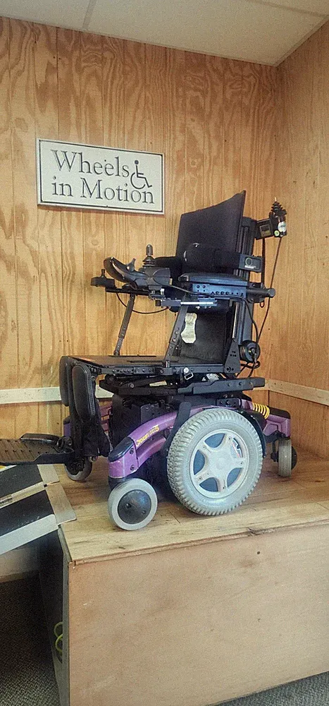Invacare Storm TDX 5 Gearless motor Power tilt,recline,legs 16” x 18”