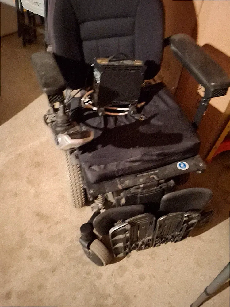 Quantum Edge 2.0 Electric Power wheelchair ILevel Tilt Capability Heavy Duty